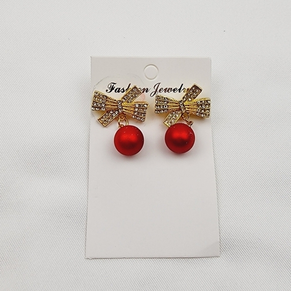 Red Bead Pendant Fashion Earrings - Picture 4 of 6
